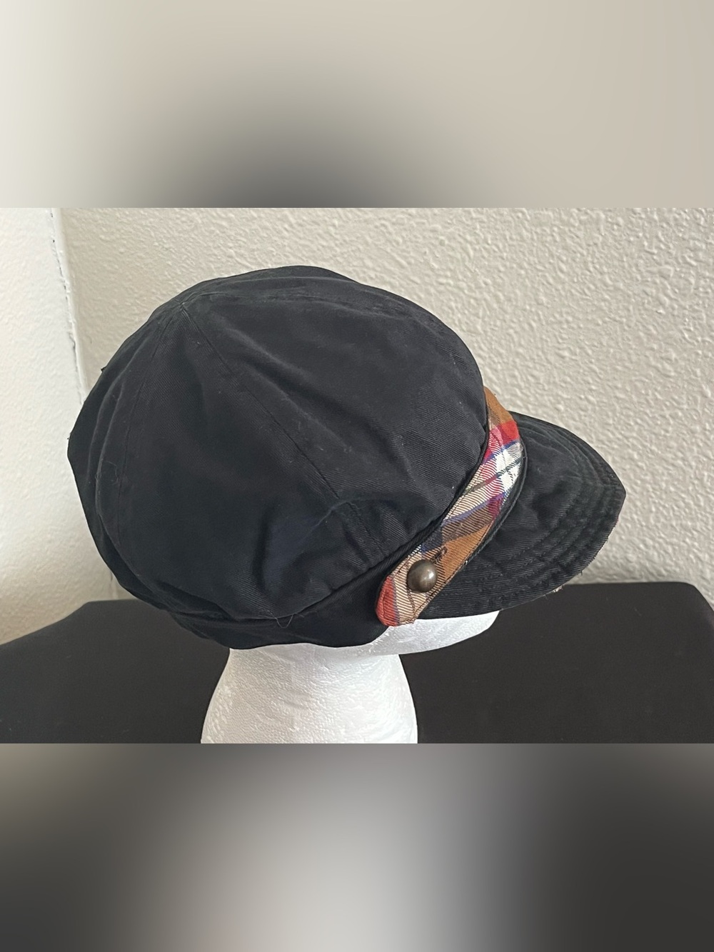 Vintage L.e.i Black Cotton Newsboy Cap with Plaid Accent Band